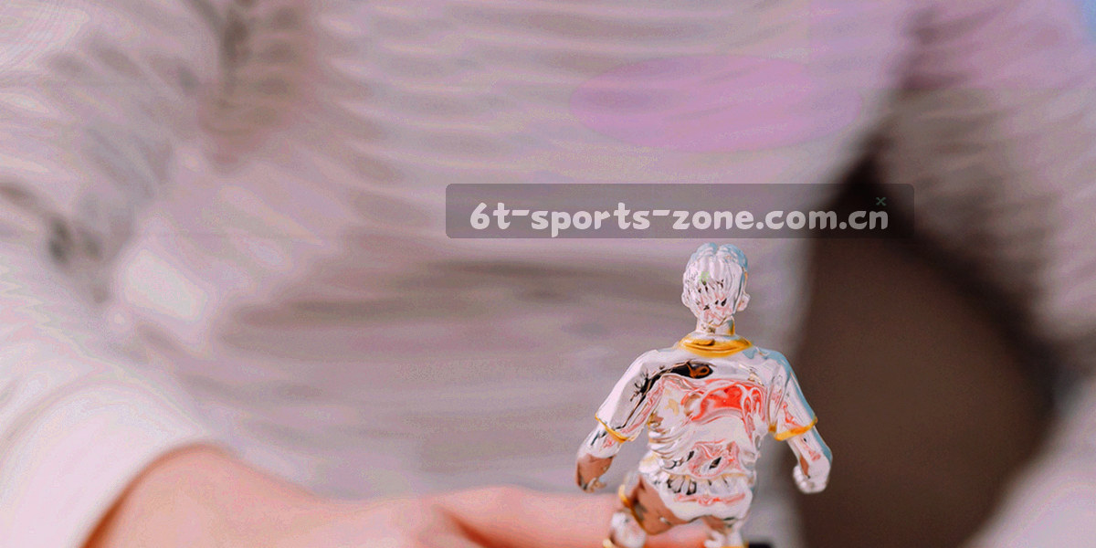 球场几何线框与运动轨迹光带组成的抽象背景